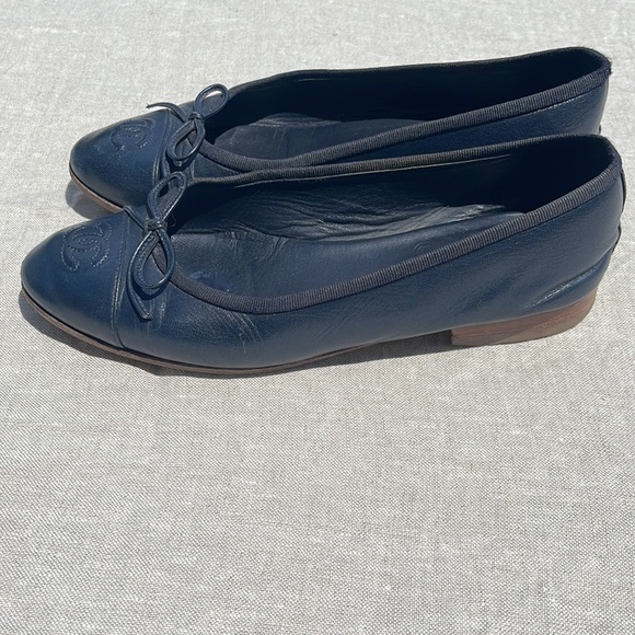 Navy blue chanel ballet flats size EU 37/US 7 - Picture 2 of 5